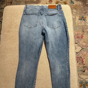Lucky Brand skinny high rise Brigette jeans. Size 6/28. Worn once.
